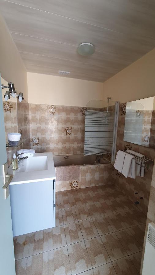 Appartement La Tour Du Sel Aigues-Mortes Exterior photo